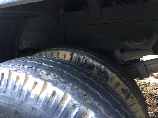 รถอีซูซู 6 ล้อ ( ไม่ดั้ม. )  NKR 130 แรงม้า. ปี 44.    สนใจติดต่อ  081 - 6079515