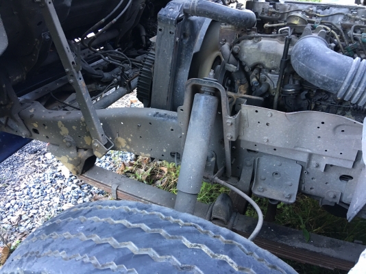 รถอีซูซู 6 ล้อ ( ไม่ดั้ม. )  NKR 130 แรงม้า. ปี 44.    สนใจติดต่อ  081 - 6079515