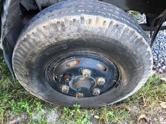 รถอีซูซู 6 ล้อ ( ไม่ดั้ม. )  NKR 130 แรงม้า. ปี 44.    สนใจติดต่อ  081 - 6079515