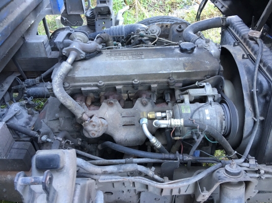 รถอีซูซู 6 ล้อ ( ไม่ดั้ม. )  NKR 130 แรงม้า. ปี 44.    สนใจติดต่อ  081 - 6079515