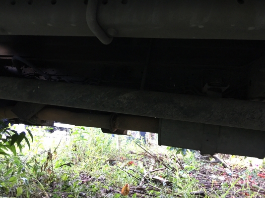 รถอีซูซู 6 ล้อ ( ไม่ดั้ม. )  NKR 130 แรงม้า. ปี 44.    สนใจติดต่อ  081 - 6079515