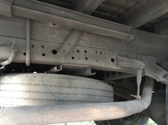 รถอีซูซู 6 ล้อ ( ไม่ดั้ม. )  NKR 130 แรงม้า. ปี 44.    สนใจติดต่อ  081 - 6079515