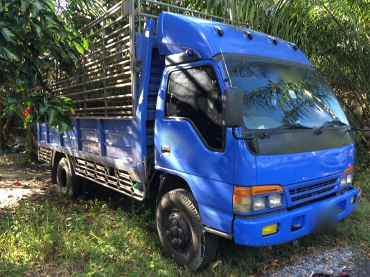 รถอีซูซู 6 ล้อ ( ไม่ดั้ม. )  NKR 130 แรงม้า. ปี 44.    สนใจติดต่อ  081 - 6079515