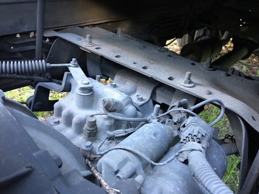 รถอีซูซู 6 ล้อ ( ไม่ดั้ม. )  NKR 130 แรงม้า. ปี 44.    สนใจติดต่อ  081 - 6079515