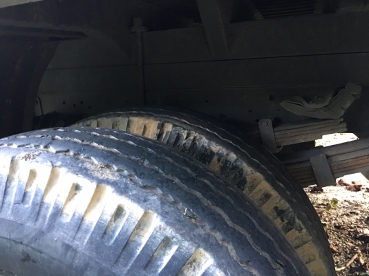 รถอีซูซู 6 ล้อ ( ไม่ดั้ม. )  NKR 130 แรงม้า. ปี 44.    สนใจติดต่อ  081 - 6079515