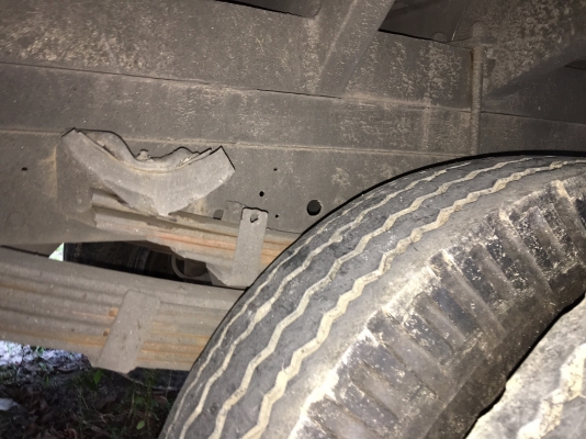 รถอีซูซู 6 ล้อ ( ไม่ดั้ม. )  NKR 130 แรงม้า. ปี 44.    สนใจติดต่อ  081 - 6079515