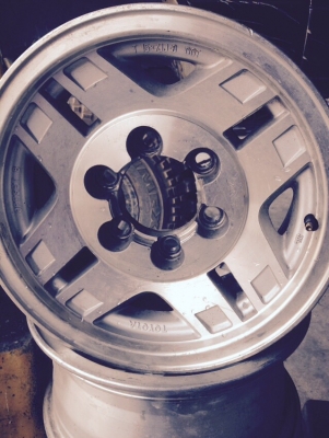 ขายแม๊ก Toyota SURF 15x7-8" ไม่คดไม่ดุ้งสภาพสวยๆติดมาจากญี่ปุ่น ขาย 8500 บาท