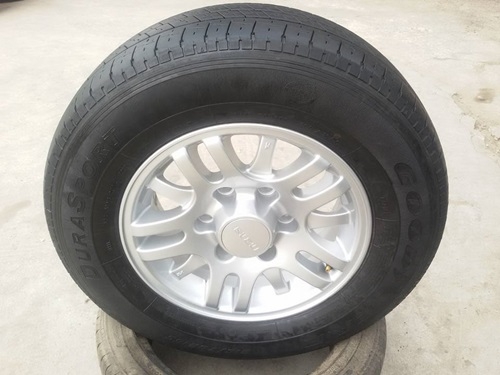 ขายล้อISUZU ขอบ15 พร้อมยาง215/70/15  4  ล้อ
