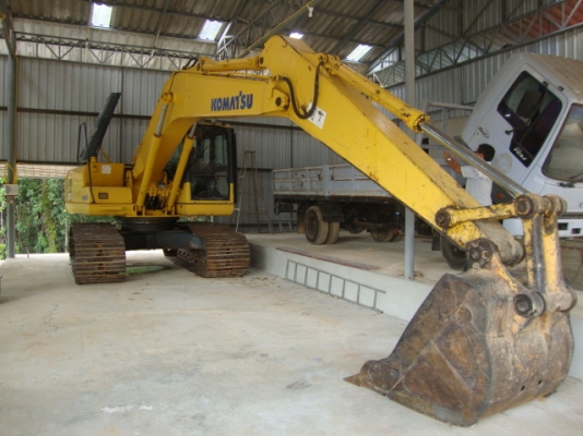 ขาย!!! รถแบคโฮ Komatsu PC200-7