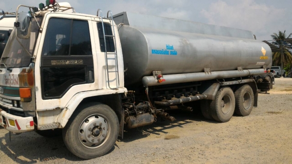 สิบล้อ อีซูซุ ร็อค185โบว์ เพาเดียว บรรทุกถังน้ำมัน 16,000ลิตร อุปกรณ็ ครบ (ทำเป็นรถบรรทุกน้ำเหมาะมากๆ) สภาพดีสวยเดิมๆใช้งานประจำ ทะเบีบนพร้อมโอน