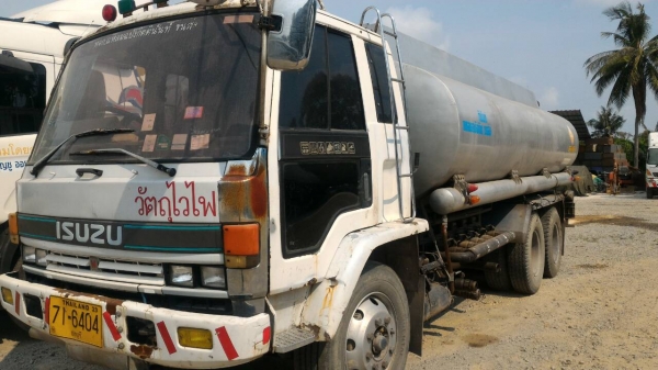 สิบล้อ อีซูซุ ร็อค185โบว์ เพาเดียว บรรทุกถังน้ำมัน 16,000ลิตร อุปกรณ็ ครบ (ทำเป็นรถบรรทุกน้ำเหมาะมากๆ) สภาพดีสวยเดิมๆใช้งานประจำ ทะเบีบนพร้อมโอน