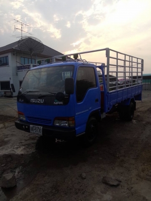 ขายหกล้อNPR115ตัวแรก เครื่อง4BD1ยาว4.30เมตรพร้อมคอกเหล็ก หน้า5น๊อต หลัง6น็อตเฟืองท้ายใหญ่ คัสซีสวย เครื่องเกียเฟืองท้ายไม่มีหอน เปลี่ยนหัวกาตูนงามๆ พร้อมใช้ ทะเบียนพร้อมโอน กระจกไฟฟ้า