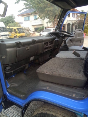 ขายหกล้อNPR115ตัวแรก เครื่อง4BD1ยาว4.30เมตรพร้อมคอกเหล็ก หน้า5น๊อต หลัง6น็อตเฟืองท้ายใหญ่ คัสซีสวย เครื่องเกียเฟืองท้ายไม่มีหอน เปลี่ยนหัวกาตูนงามๆ พร้อมใช้ ทะเบียนพร้อมโอน กระจกไฟฟ้า