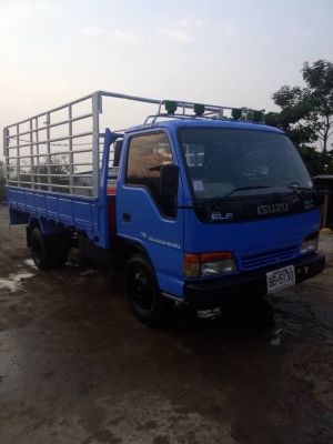 ขายหกล้อNPR115ตัวแรก เครื่อง4BD1ยาว4.30เมตรพร้อมคอกเหล็ก หน้า5น๊อต หลัง6น็อตเฟืองท้ายใหญ่ คัสซีสวย เครื่องเกียเฟืองท้ายไม่มีหอน เปลี่ยนหัวกาตูนงามๆ พร้อมใช้ ทะเบียนพร้อมโอน กระจกไฟฟ้า