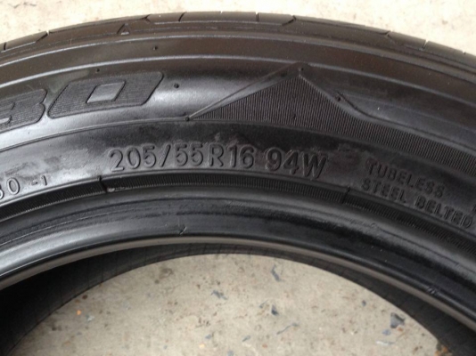 ยาง NITTO 205-55-16 ปี 12 ครบชุด 4 เส้น 2500  ไม่ควรพลาด สภาพสวยๆไม่บวมดอกยางเหลือเยอะเอาไปวิ่งกันใด้อีกยาวค่ะ