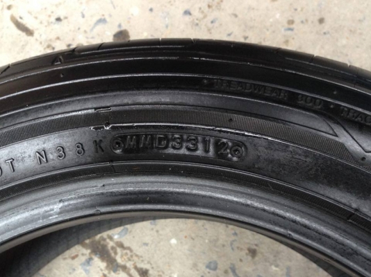 ยาง NITTO 205-55-16 ปี 12 ครบชุด 4 เส้น 2500  ไม่ควรพลาด สภาพสวยๆไม่บวมดอกยางเหลือเยอะเอาไปวิ่งกันใด้อีกยาวค่ะ