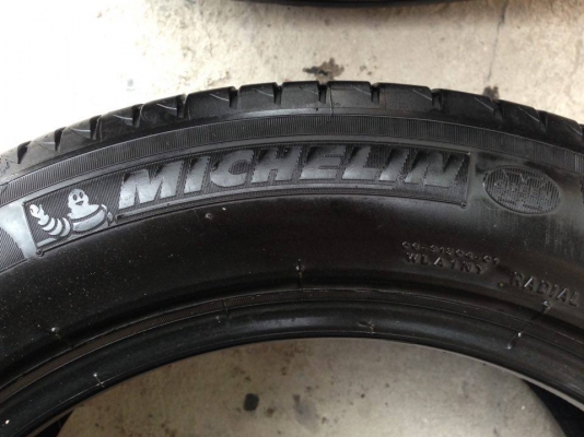 ยาง MICHELIN 205-55-16 ปี 14 3เส้น ปี 13 1 เส้น ครบชุด 4 เส้น 2900  ไม่ควรพลาด สภาพสวยๆไม่บวมดอกยางเหลือเยอะเอาไปวิ่งกันใด้อีกยาวค่ะ
