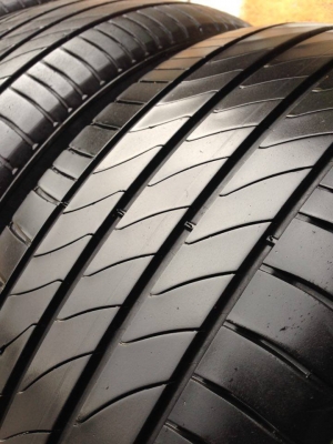 ยาง MICHELIN 205-55-16 ปี 14 3เส้น ปี 13 1 เส้น ครบชุด 4 เส้น 2900  ไม่ควรพลาด สภาพสวยๆไม่บวมดอกยางเหลือเยอะเอาไปวิ่งกันใด้อีกยาวค่ะ