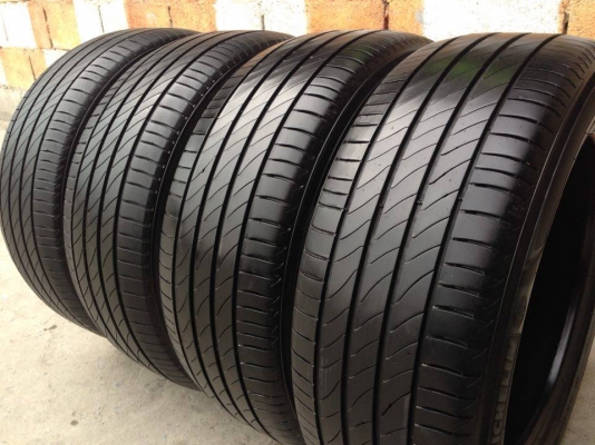 ยาง MICHELIN 205-55-16 ปี 14 3เส้น ปี 13 1 เส้น ครบชุด 4 เส้น 2900  ไม่ควรพลาด สภาพสวยๆไม่บวมดอกยางเหลือเยอะเอาไปวิ่งกันใด้อีกยาวค่ะ