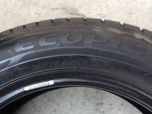 ยาง Bridgstone 185-60-15 รุ่น ECOPLa ปี 12 ครบชุด4 เส้น 2000  สภาพสวยๆไม่มีปะไม่บวมดอกยางเหลือเยอะวิ่งใด้อีกนานค่ะ