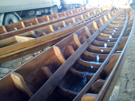 ขายเรือไม้เคียนทองมีหลายขนาด