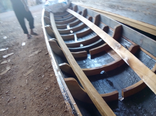 ขายเรือไม้เคียนทองมีหลายขนาด