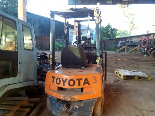 รถถฟอดร์ลิฟ อีห้อโต้โยต้า  2.5ตัน  พร้อมใช้งาน