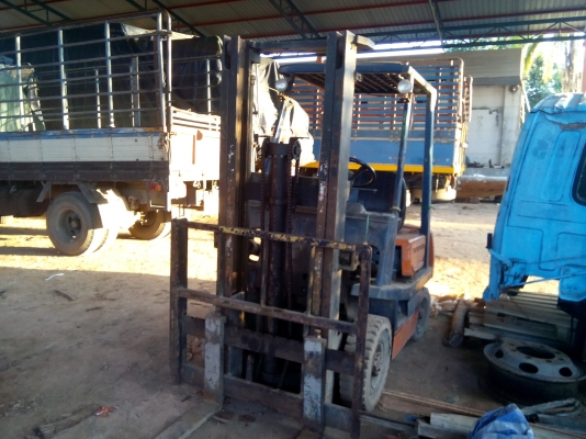 รถถฟอดร์ลิฟ อีห้อโต้โยต้า  2.5ตัน  พร้อมใช้งาน