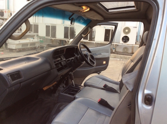 ขายรถตู้ Toyota Super Custom ปี97 เครื่อง 1JZหัวฉีด 2.5 เกียร์ออโต้ ติดแก๊สLPG ไฟฟ้าทั้งคัน เบาะหน้งสวยๆ มูนรูฟ/ซันรูฟไฟฟ้า ระบบไฟฟ้าใช้ได้หมด แอร์หน้า-หลังเย็นฉ่ำ ตัวถังเดิมสีตามสภาพ รถขับดีครับ ตัวcustom แท้ๆครับ ช่วงล่างคอยสปริงนิ่มนวล พร้อมใช้ ภาษี59