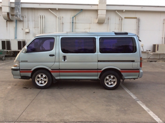 ขายรถตู้ Toyota Super Custom ปี97 เครื่อง 1JZหัวฉีด 2.5 เกียร์ออโต้ ติดแก๊สLPG ไฟฟ้าทั้งคัน เบาะหน้งสวยๆ มูนรูฟ/ซันรูฟไฟฟ้า ระบบไฟฟ้าใช้ได้หมด แอร์หน้า-หลังเย็นฉ่ำ ตัวถังเดิมสีตามสภาพ รถขับดีครับ ตัวcustom แท้ๆครับ ช่วงล่างคอยสปริงนิ่มนวล พร้อมใช้ ภาษี59