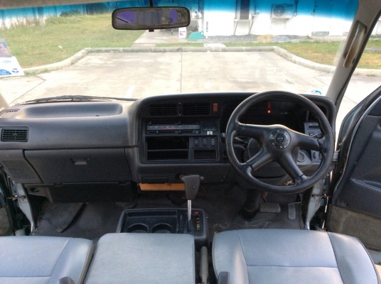 ขายรถตู้ Toyota Super Custom ปี97 เครื่อง 1JZหัวฉีด 2.5 เกียร์ออโต้ ติดแก๊สLPG ไฟฟ้าทั้งคัน เบาะหน้งสวยๆ มูนรูฟ/ซันรูฟไฟฟ้า ระบบไฟฟ้าใช้ได้หมด แอร์หน้า-หลังเย็นฉ่ำ ตัวถังเดิมสีตามสภาพ รถขับดีครับ ตัวcustom แท้ๆครับ ช่วงล่างคอยสปริงนิ่มนวล พร้อมใช้ ภาษี59