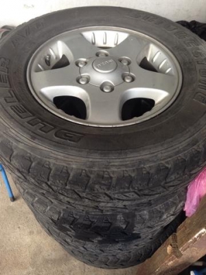 ขายล้อเดิมดีแม็ก 15 นิ้ว พร้อมยาง 235 70 15