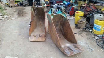 มาอีก 2 ครับ บุ้งกี๋ ขุดวางท่อประปา สำหรับใส่รถขุด แบคโฮ เก่าญี่ปุ่น