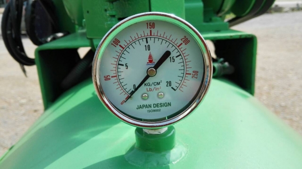 ==== SOLD ==== เครื่องปั้มลม Champion USA. ขนาด 5 HP. 300 L. 380V. สภาพสวย สด ใหม่ พร้อมใช้งาน