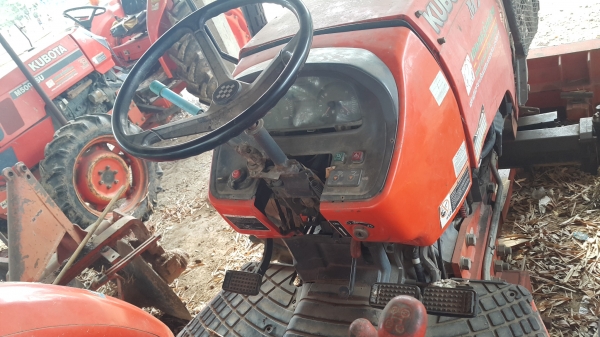 ขายรถไถ KUBOTA-M704.เล่มทะเบียน 2 เพลา อุปกรณ์ครบ ราคา.470000 ต่อรอง