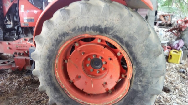 ขายรถไถ KUBOTA-M704.เล่มทะเบียน 2 เพลา อุปกรณ์ครบ ราคา.470000 ต่อรอง