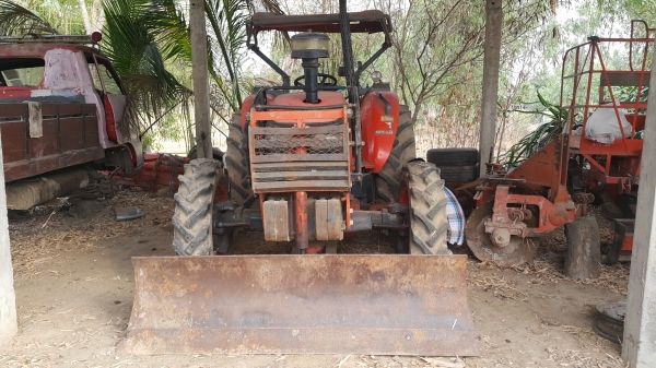 ขายรถไถ KUBOTA-M704.เล่มทะเบียน 2 เพลา อุปกรณ์ครบ ราคา.470000 ต่อรอง