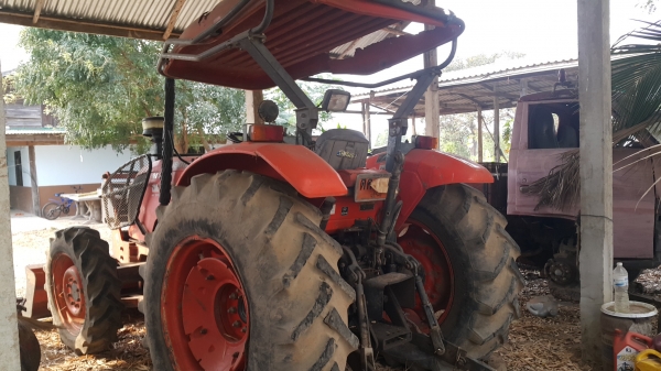 ขายรถไถ KUBOTA-M704.เล่มทะเบียน 2 เพลา อุปกรณ์ครบ ราคา.470000 ต่อรอง