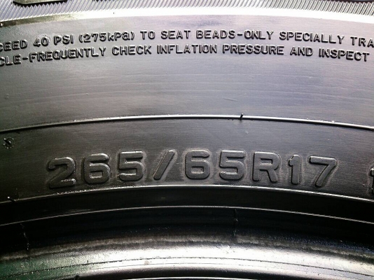 ขายยาง DUNLOP 265/65R17 ยางสัปดาห์ที่23ปี14 ดอกยางหนาสดเท่ากันไม่แตกลายไม่ร้าวไม่มีปะสวยๆ จำนวน 1 ชุด ขายยาง DUNLOP 265/65R17 ยางสัปดาห์ที่23ปี14 ดอกยางหนาสดเท่ากันไม่แตกลายไม่ร้าวไม่มีปะสวยๆ จำนวน 1 ชุด
