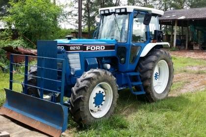 ขายรถไถฟอร์ดใหญ่ 8210 ขับเคลื่อน 4 ล้อ มีตู้เก๋ง ทะเบียนพร้อม แอร์ใหม่ ขายรถไถฟอร์ดใหญ่ 8210 ขับเคลื่อน 4 ล้อ มีตู้เก๋ง ทะเบียนพร้อม แอร์ใหม่