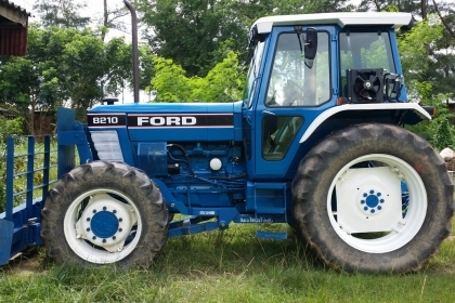 ขายรถไถฟอร์ดใหญ่ 8210 ขับเคลื่อน 4 ล้อ มีตู้เก๋ง ทะเบียนพร้อม แอร์ใหม่ ขายรถไถฟอร์ดใหญ่ 8210 ขับเคลื่อน 4 ล้อ มีตู้เก๋ง ทะเบียนพร้อม แอร์ใหม่