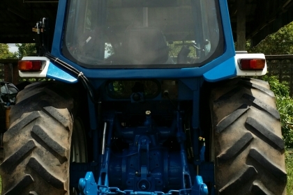 ขายรถไถฟอร์ดใหญ่ 8210 ขับเคลื่อน 4 ล้อ มีตู้เก๋ง ทะเบียนพร้อม แอร์ใหม่