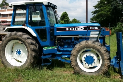 ขายรถไถฟอร์ดใหญ่ 8210 ขับเคลื่อน 4 ล้อ มีตู้เก๋ง ทะเบียนพร้อม แอร์ใหม่ ขายรถไถฟอร์ดใหญ่ 8210 ขับเคลื่อน 4 ล้อ มีตู้เก๋ง ทะเบียนพร้อม แอร์ใหม่