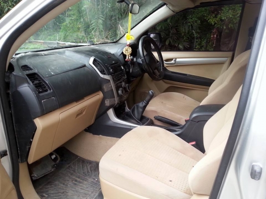 อีซูซุ แคป ปี 2012 เครื่อง 2500 เปิดแคปได้ ขายถูกค่ะ