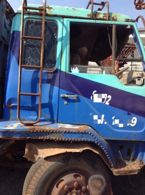 ขายซาก...10ล้อ2เพลาพื้นเรียบ..FN527M TF  220แรง รถไม่สมบูรณ์