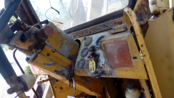 ขายรถตัก CATERPILLAR 910 ; รถเก่าญี่ปุ่น 100\%;  สภาพสวยพร้อมใช้งานได้ทันที สนใจติดต่อ 081-9422533