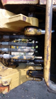 ขายรถตัก CATERPILLAR 910 ; รถเก่าญี่ปุ่น 100\%;  สภาพสวยพร้อมใช้งานได้ทันที สนใจติดต่อ 081-9422533