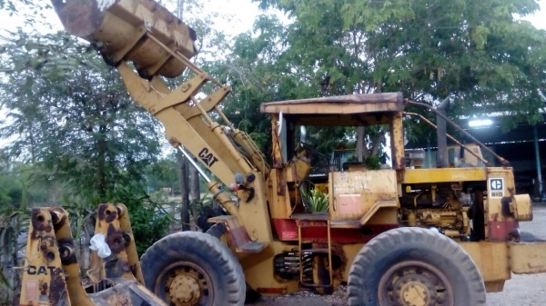 ขายรถตัก CATERPILLAR 910 ; รถเก่าญี่ปุ่น 100\%;  สภาพสวยพร้อมใช้งานได้ทันที สนใจติดต่อ 081-9422533