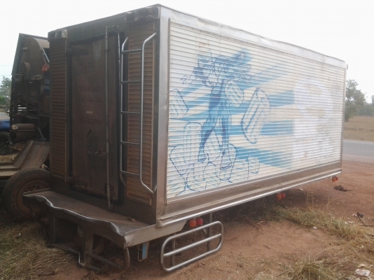 ISUZU NKR ตู้น้ำแข็งเปียก 2บานครับ ยาว 4.30 กว้าง1.95 คัชีกว้าง 70ซม. สแตนเลสทั้งใบ ถอดจาก nkr หัวการ์ตูน