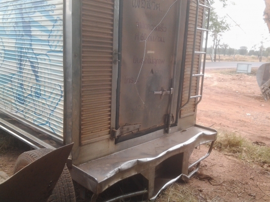 ISUZU NKR ตู้น้ำแข็งเปียก 2บานครับ ยาว 4.30 กว้าง1.95 คัชีกว้าง 70ซม. สแตนเลสทั้งใบ ถอดจาก nkr หัวการ์ตูน